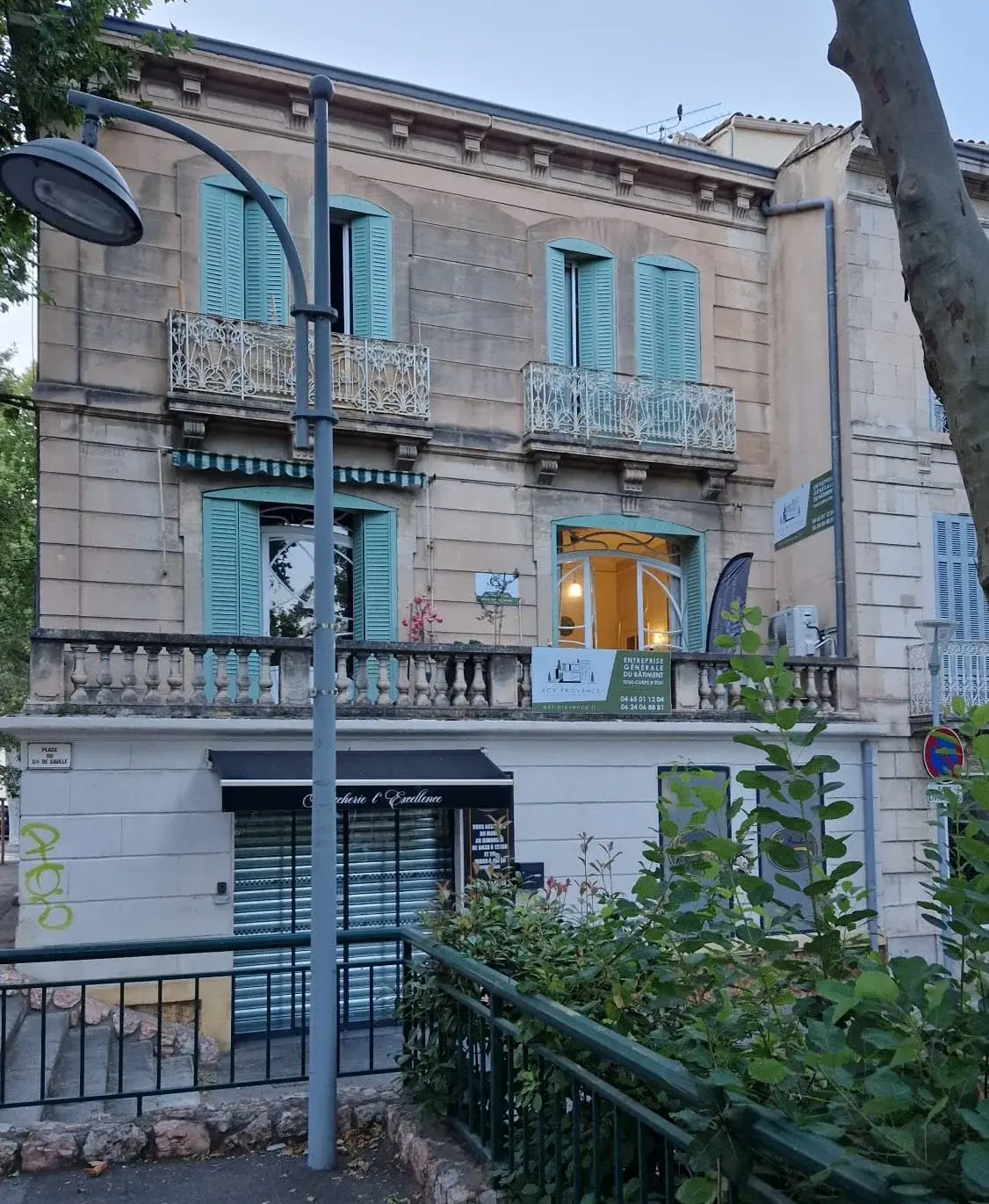 Façade de l'agence ACR Provence à Salon-de-Provence