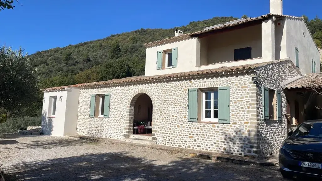 Rénovation façade pierre — secteur Salon-de-Provence