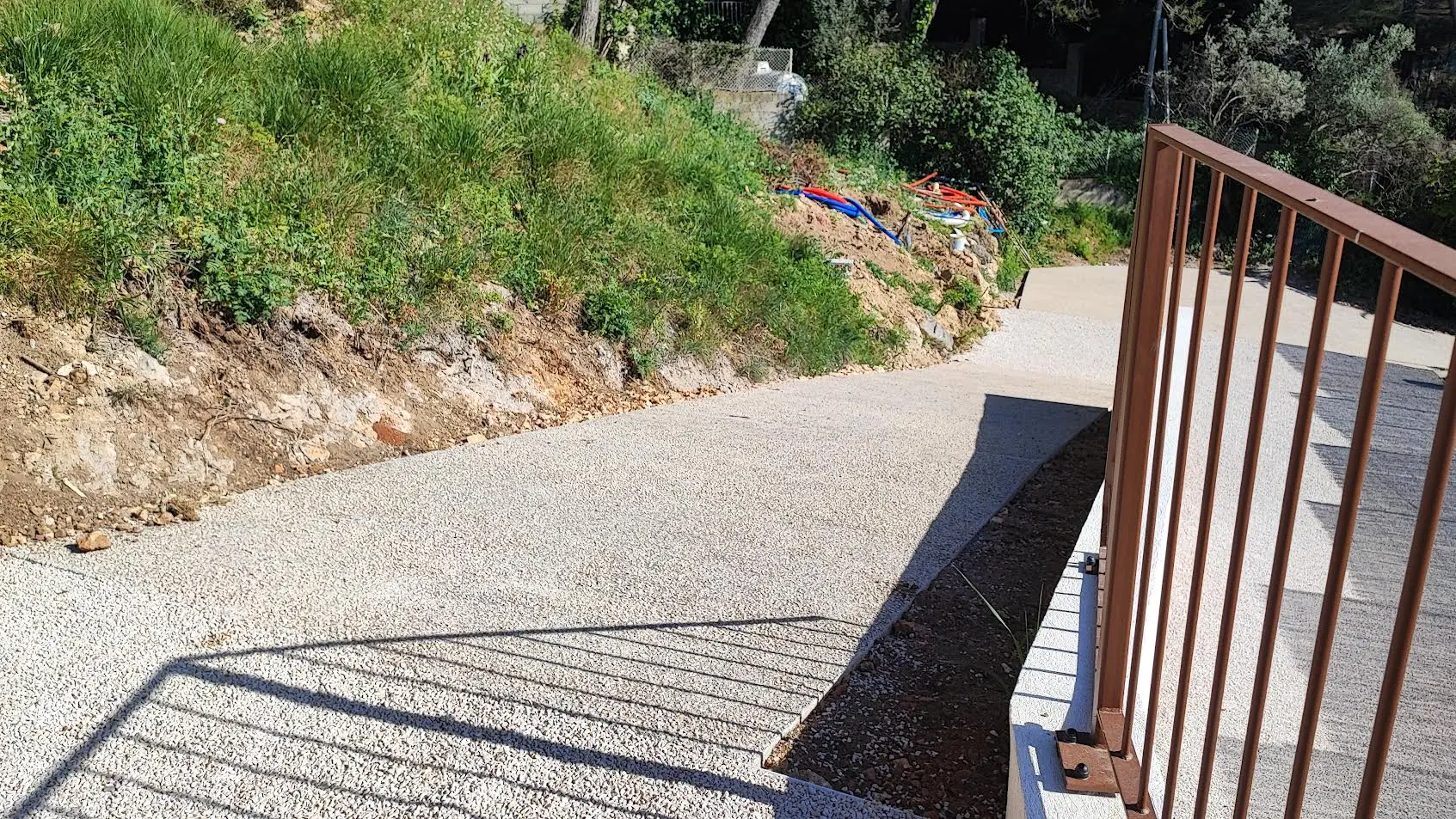 Maison à Venelles nécessitant une harmonisation des extérieurs avec la façade