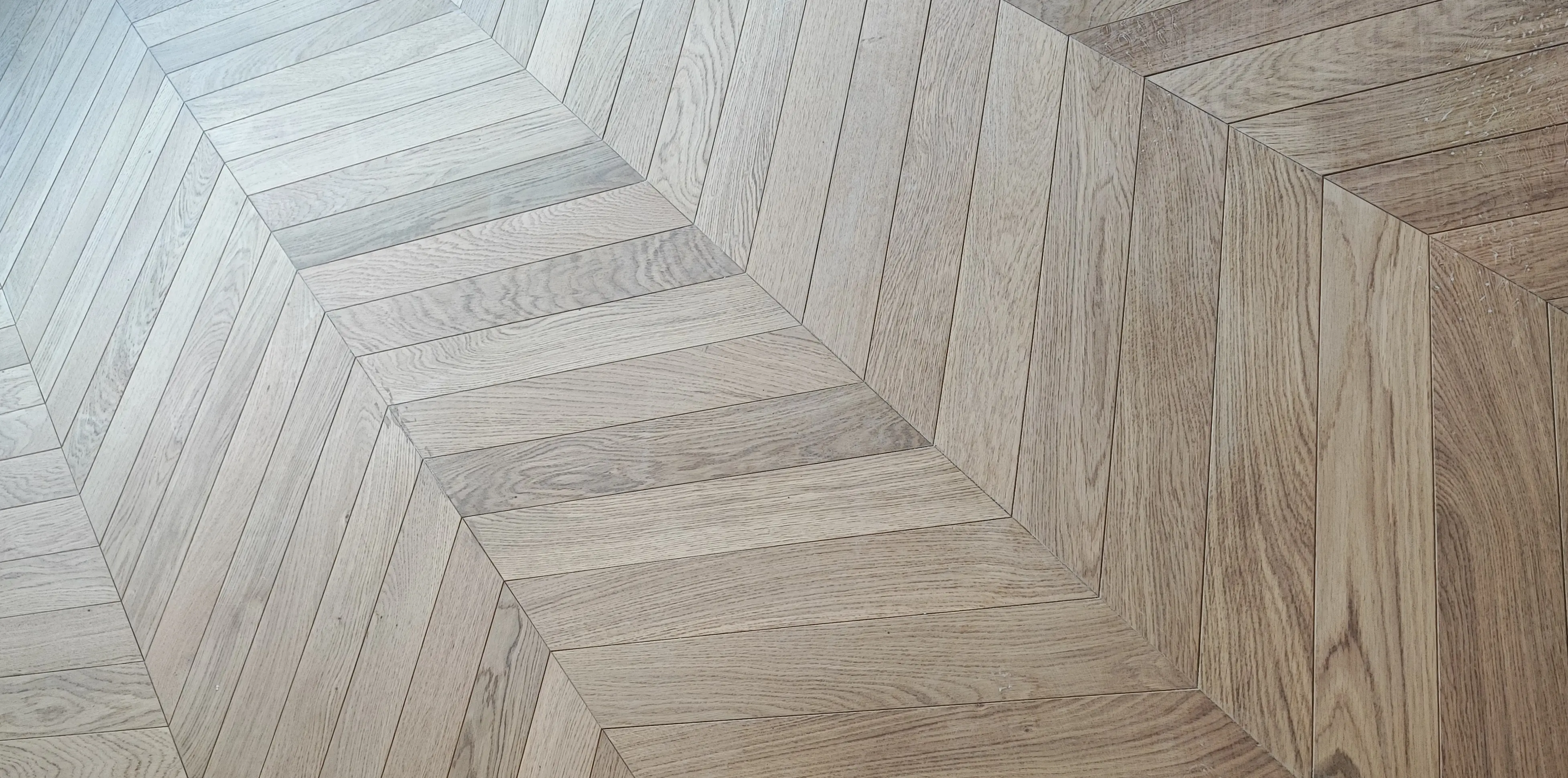 Gros plan sur parquet chêne point de Hongrie - pose de parquet traditionnel Aix-en-Provence