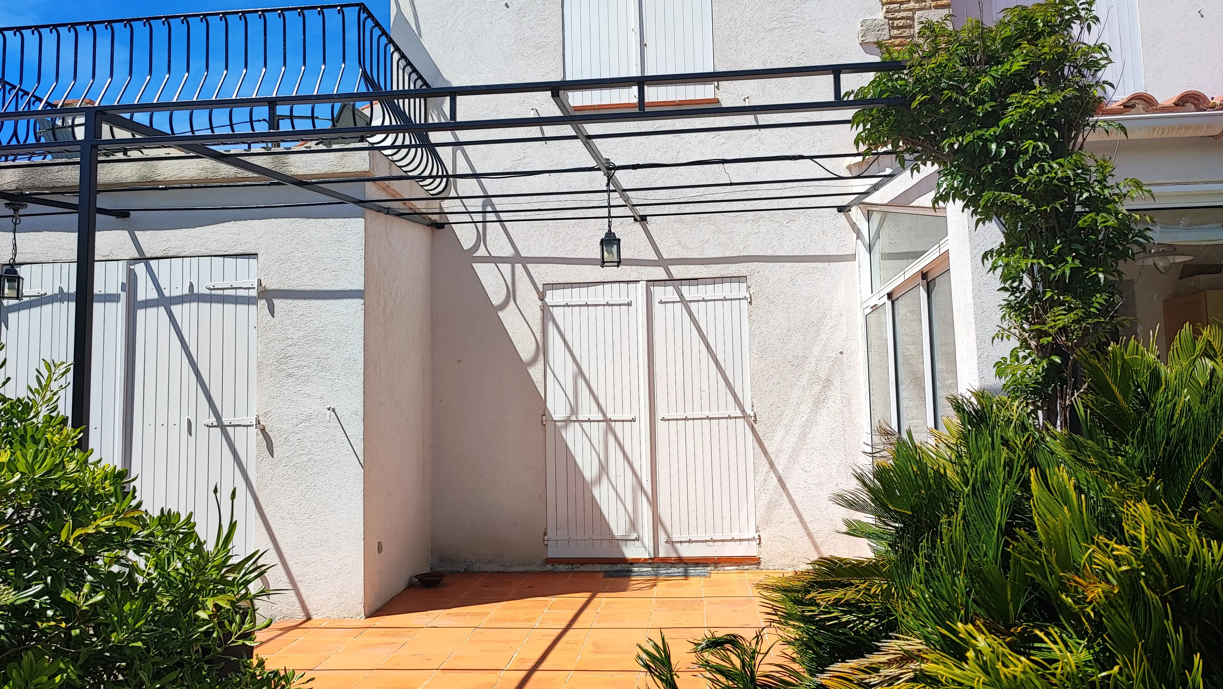 Travaux de terrassement et préparation du terrain sur les hauteurs de Bandol