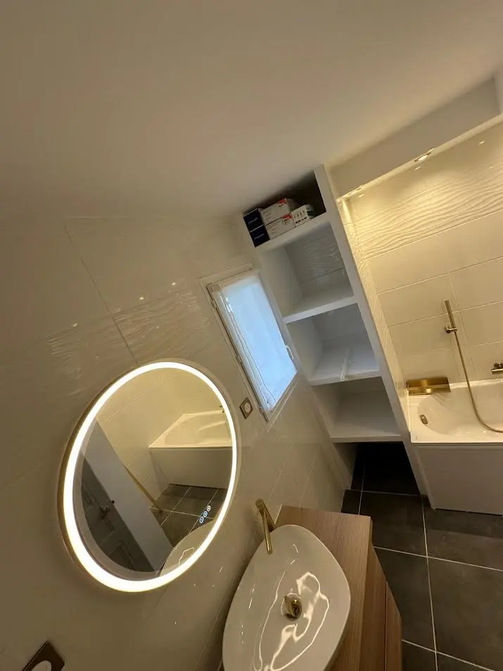 Transformation de l'ancien garage en salle de bain à Gardanne