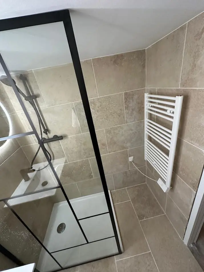 Transformation de garage avec salle de bain intégrée