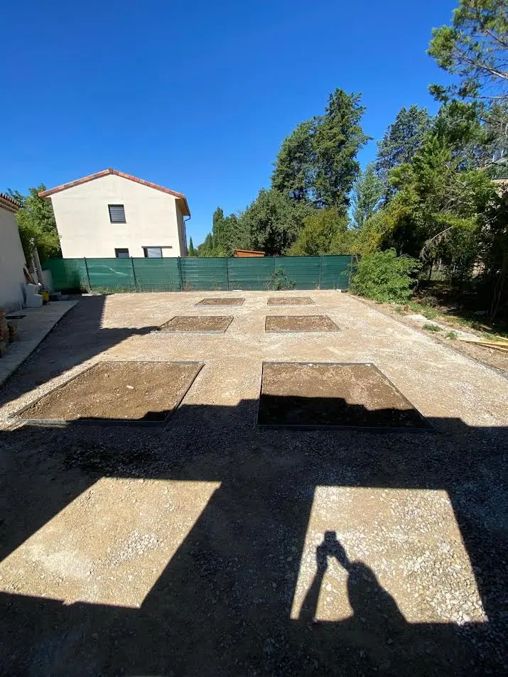 Élévation des murs en parpaing du garage
