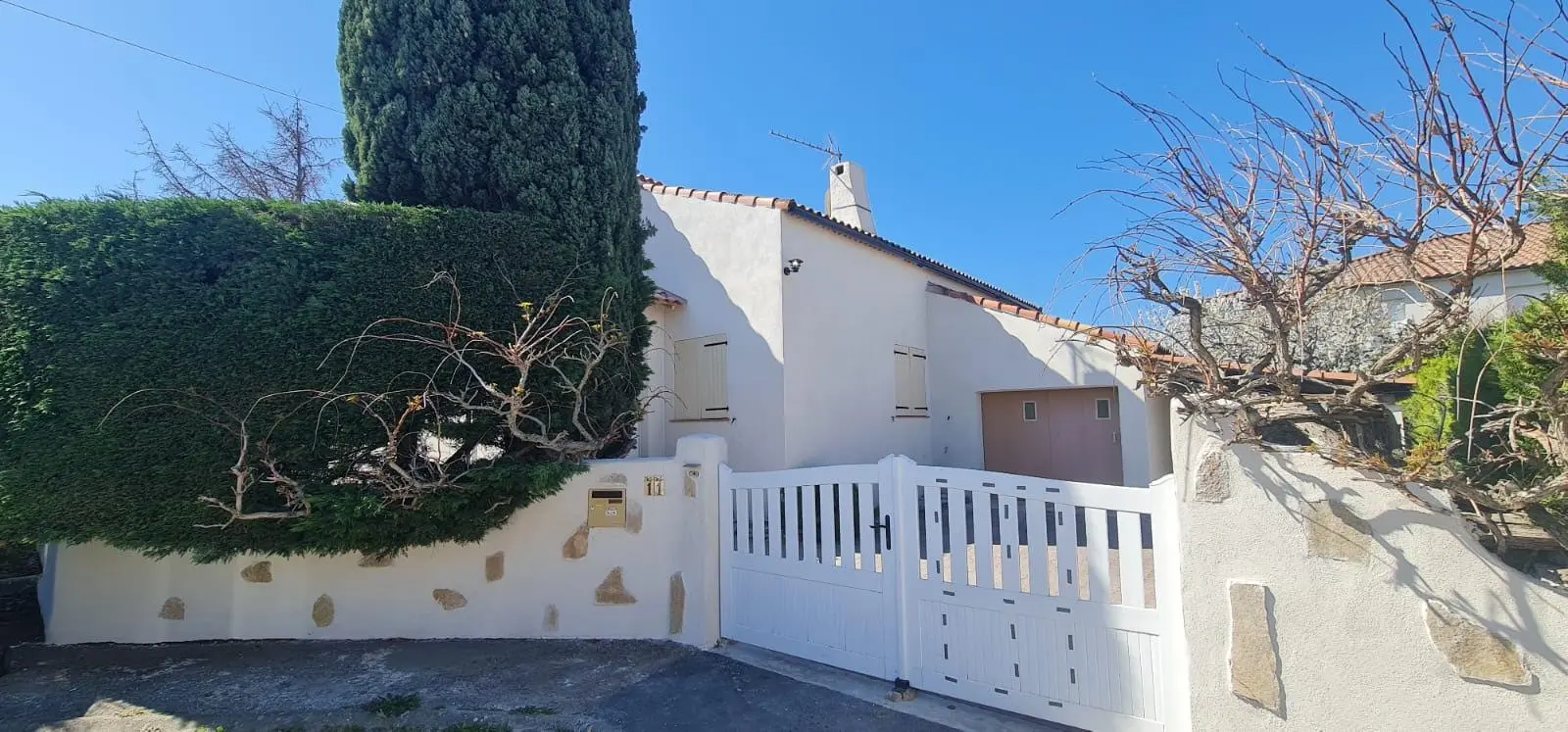 Extension maçonnée finalisée avec menuiseries posées — ACR Provence