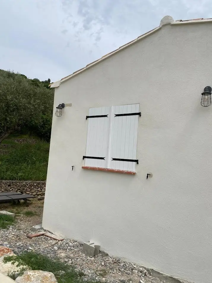 Restauration d'un mas provençal en pierre dans le pays d'Aix