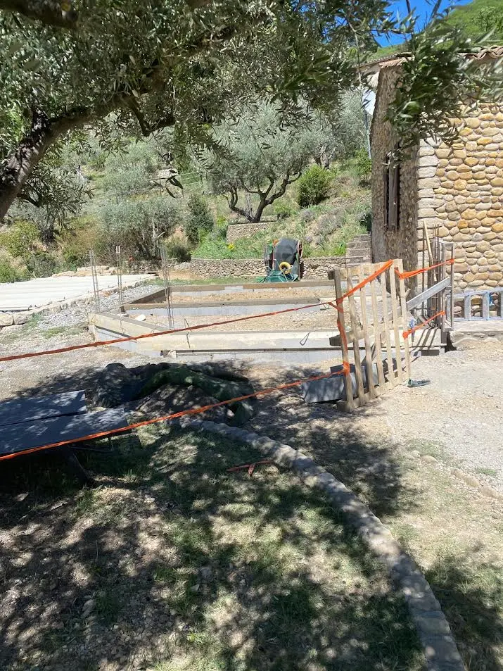 Enduit naturel à la chaux sur vieille bâtisse