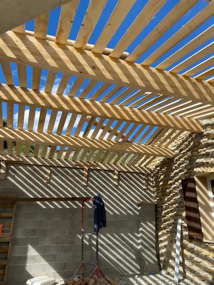 Menuiseries et volets traditionnels provençaux