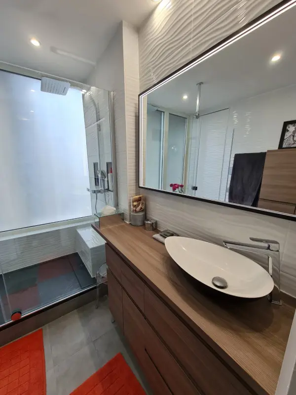 Salle de bain élégante conçue par notre agence d'architecture intérieure