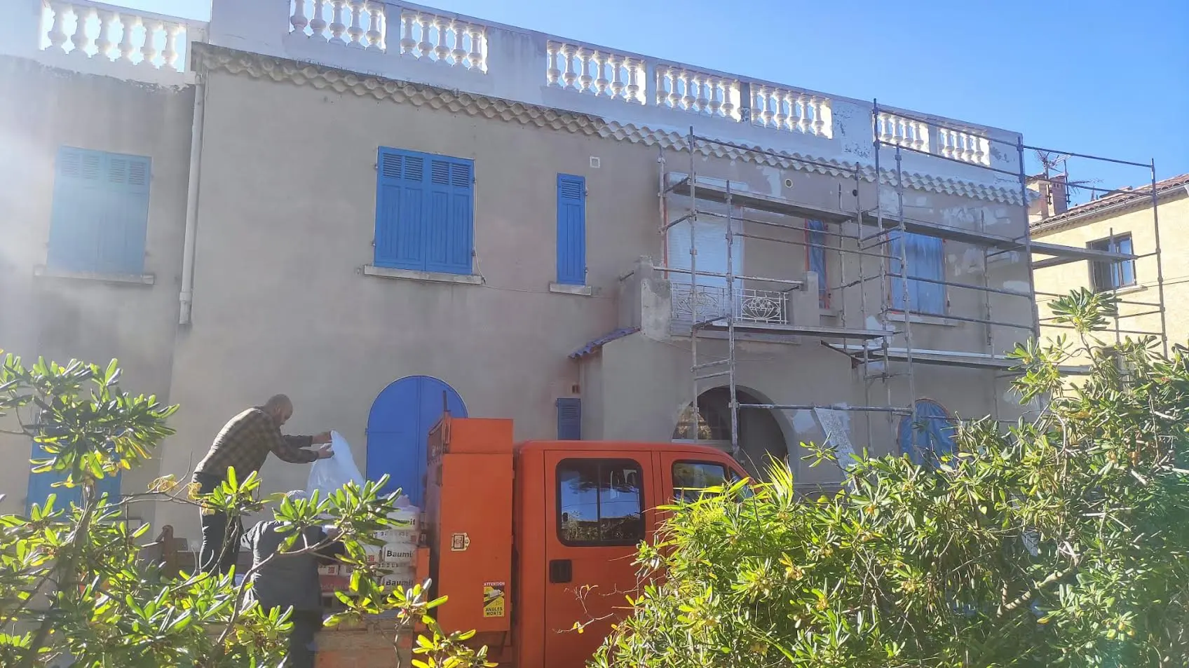 Détail des modénatures endommagées avant intervention