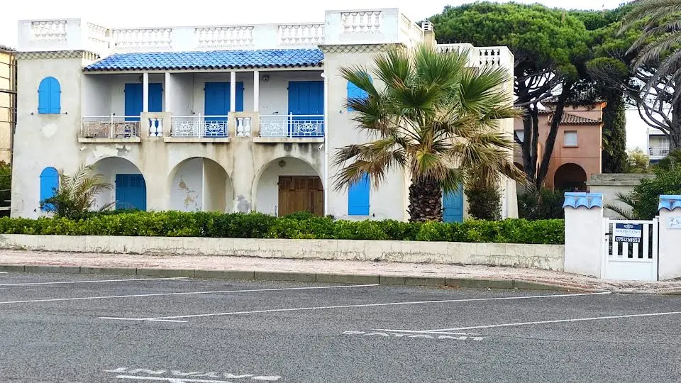 Traitement des fissures et préparation du support mural