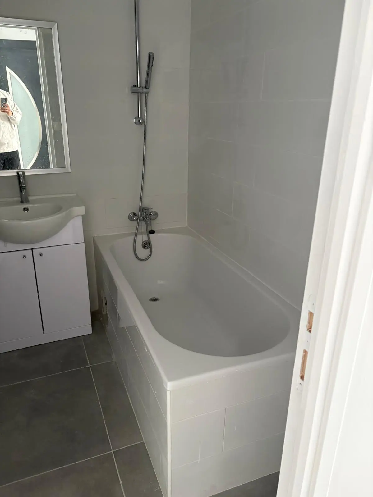 Création d'une salle de bain lumineuse et moderne sur la Côte d'Azur